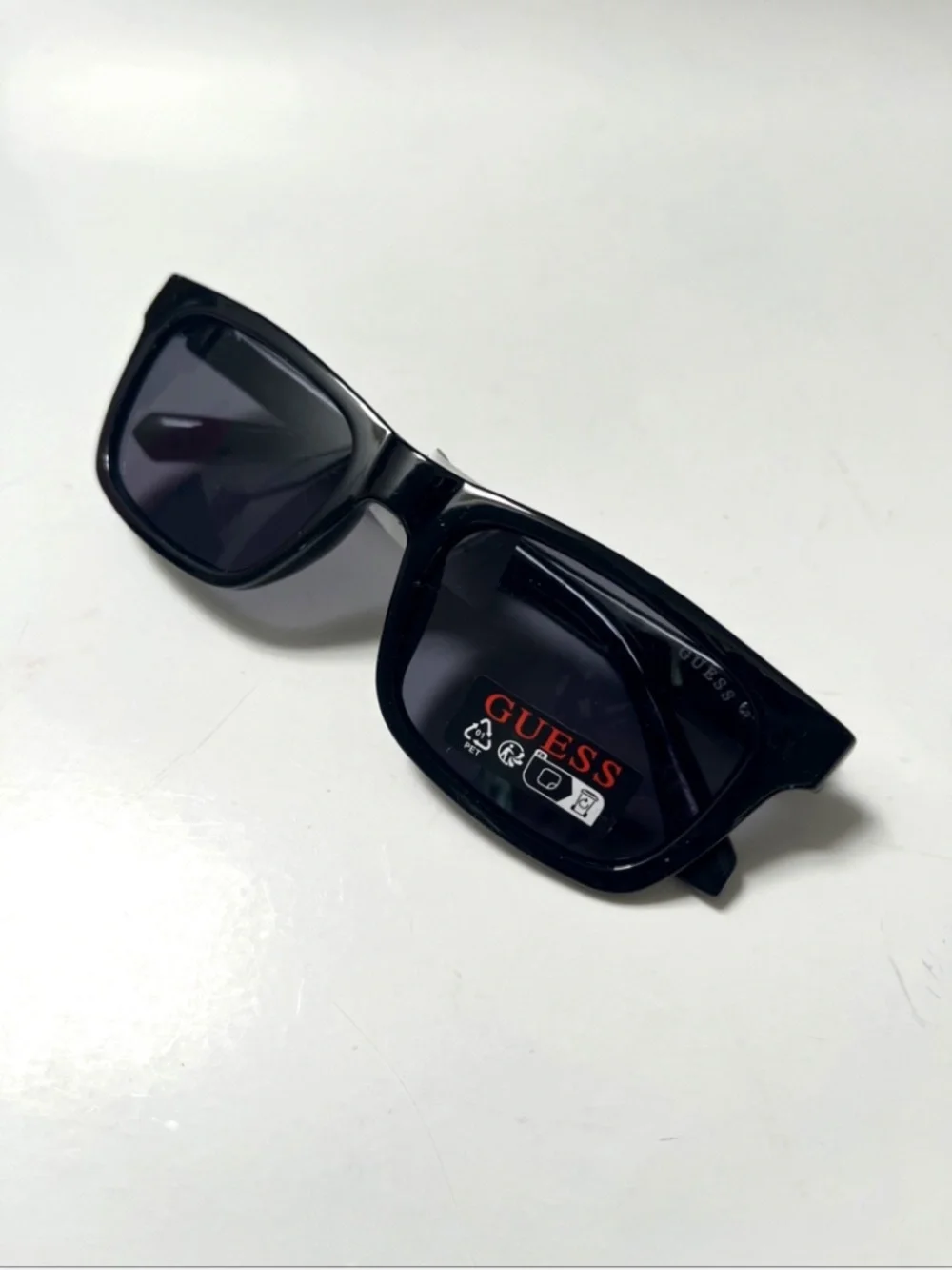 NWT GUESS Square Sunglasses Black Classic Red Logo GO00113 Glossy Acetate